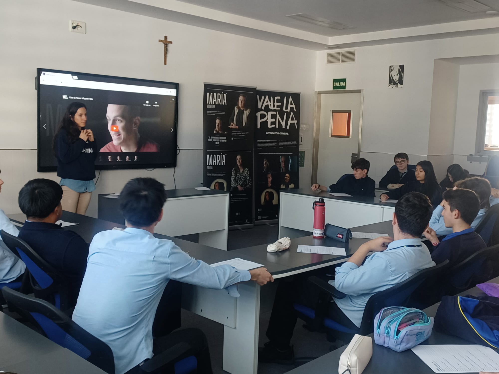 Taller en el Colegio Arenales Carabanchel sobre campaña «Vale la Pena»